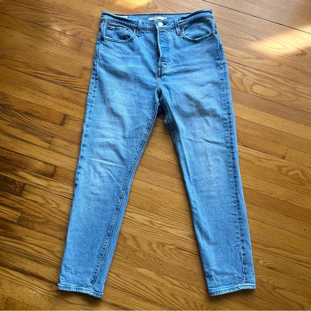 LEVI’S Wedgie Light Wash Button Fly Jeans Size 29 - Picture 4 of 10